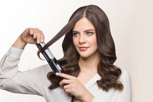 Як накрутити волосся праскою: секрети красивої укладки