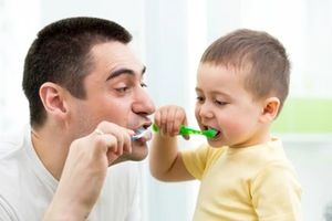 Как научить ребенка чистить зубы: рекомендации родителям
