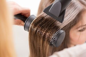 Как выпрямить волосы феном: ровные пряди без особых усилий
