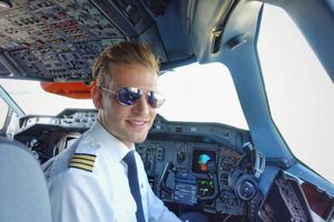 Чому пілотам заборонено носити бороду: основні причини обмеження